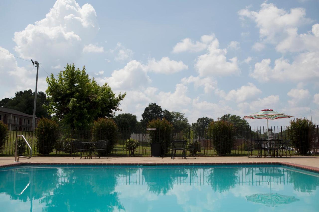 Red Roof Inn & Suites Jackson, Tn Zewnętrze zdjęcie