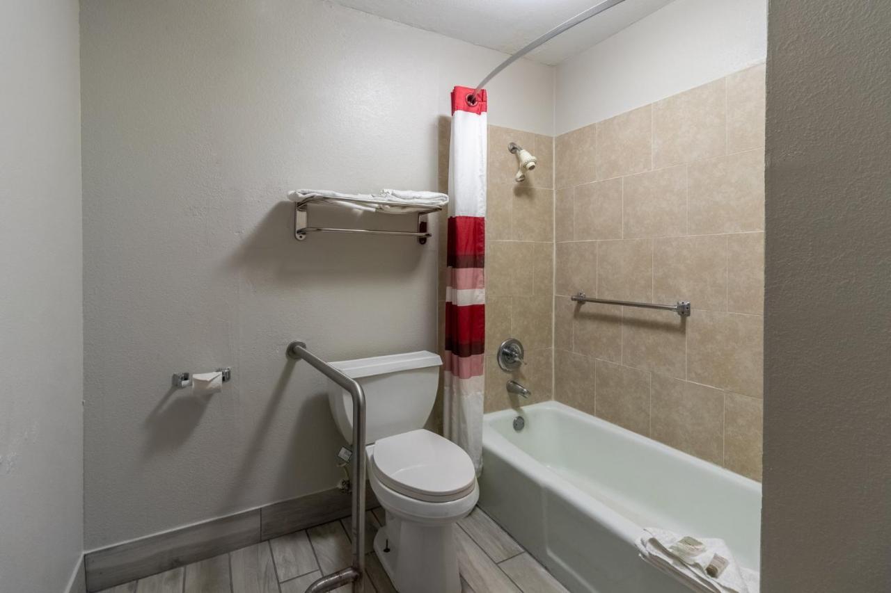 Red Roof Inn & Suites Jackson, Tn Zewnętrze zdjęcie