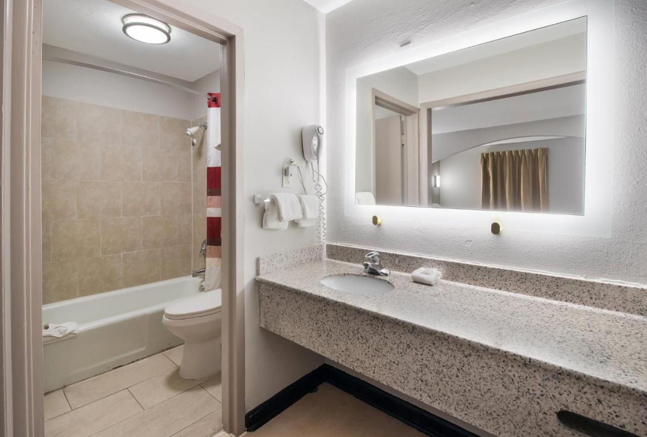Red Roof Inn & Suites Jackson, Tn Zewnętrze zdjęcie