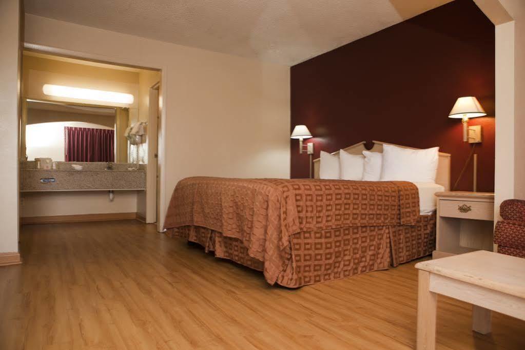 Red Roof Inn & Suites Jackson, Tn Zewnętrze zdjęcie